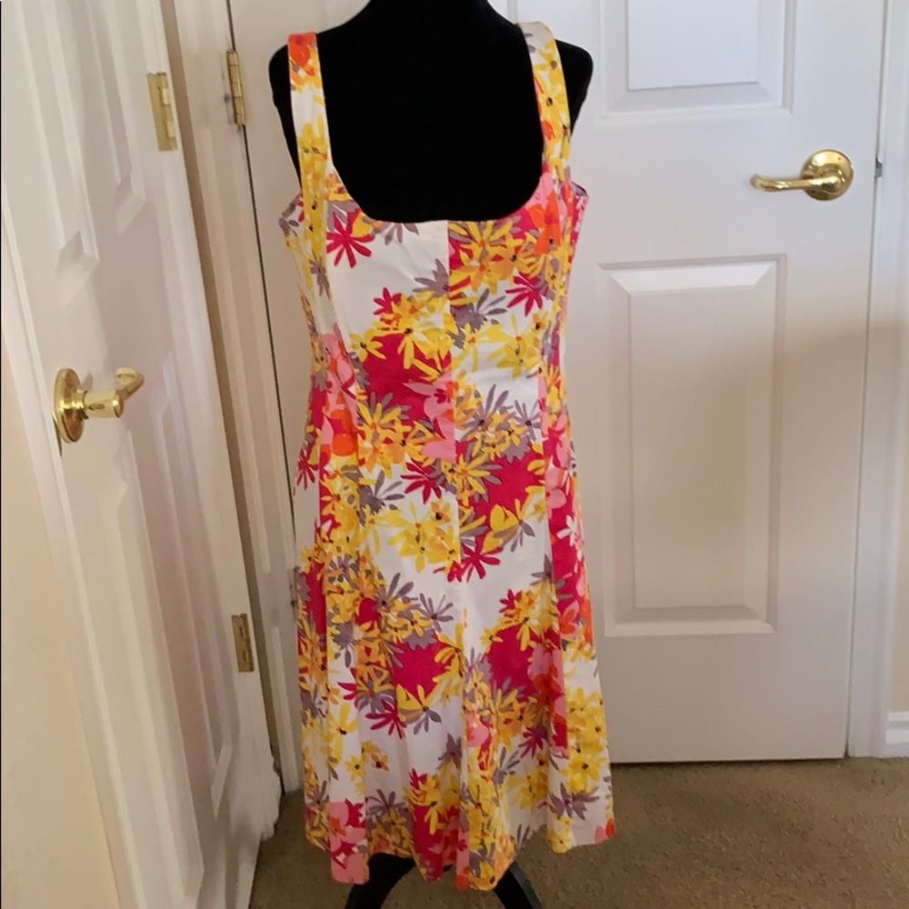 GORGEOUS JONES WEAR FLORAL SLEVELESS DRESS
